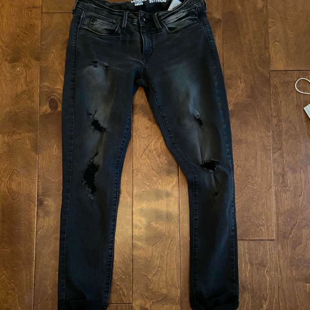 black levi jeans